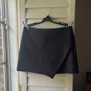 NWT ZARA SIZE Medium Black Mini Office Siren Going Out Mini Skirt Skort